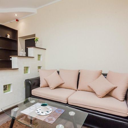 Navit Apartments With Breakfast,Near The Railway Station, The City Center, The Park Kijev Kültér fotó