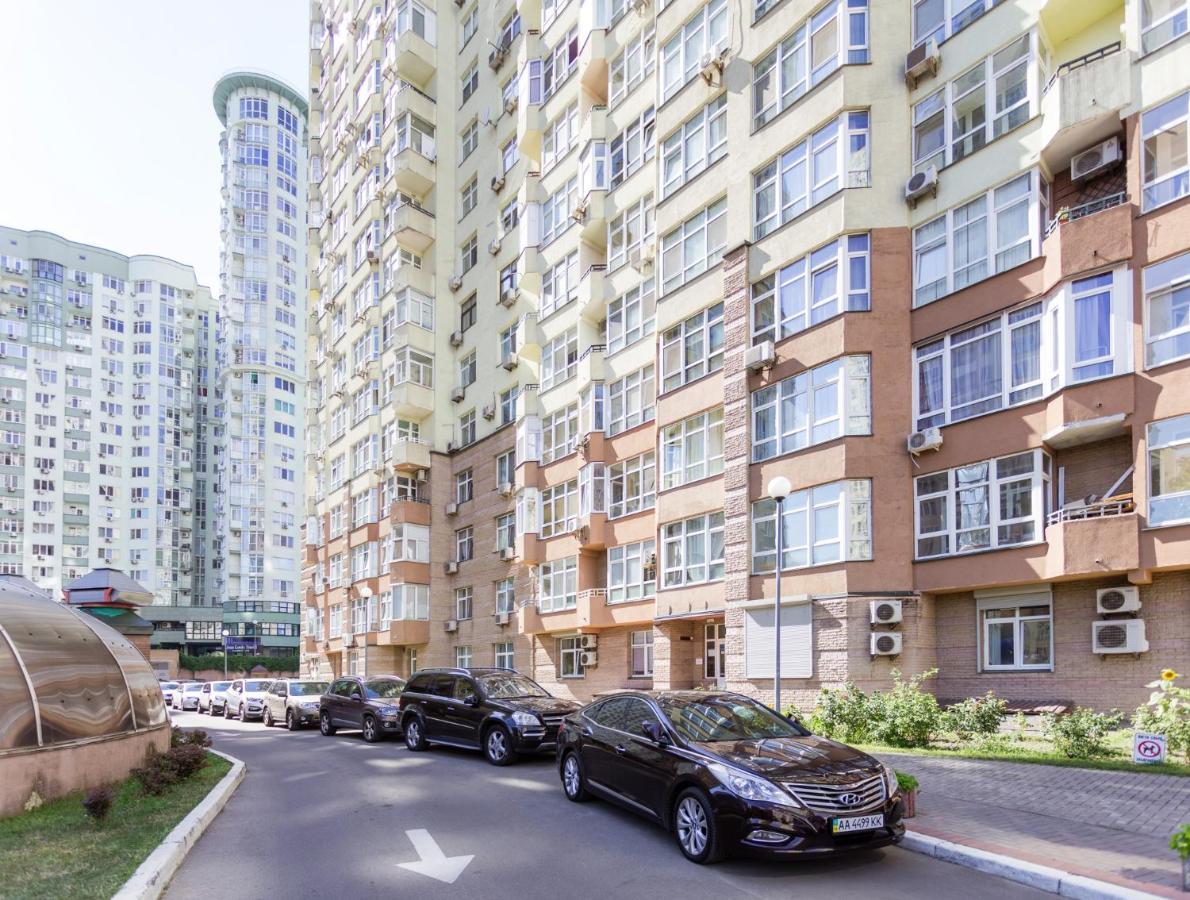 Navit Apartments With Breakfast,Near The Railway Station, The City Center, The Park Kijev Kültér fotó