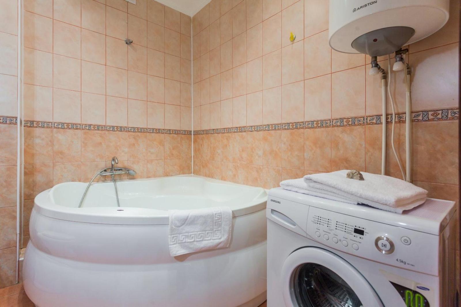 Navit Apartments With Breakfast,Near The Railway Station, The City Center, The Park Kijev Kültér fotó